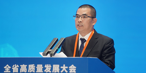01月，，，全省高质量生长大会召开，，，天下工商联副主席、集团董事长温志芬作为企业代表加入大会.jpg